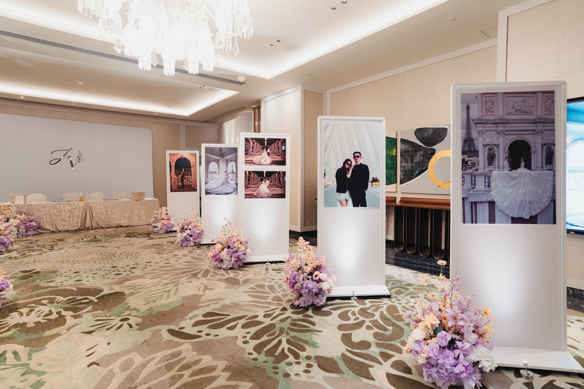 Modern Exhibition Photo Gallery