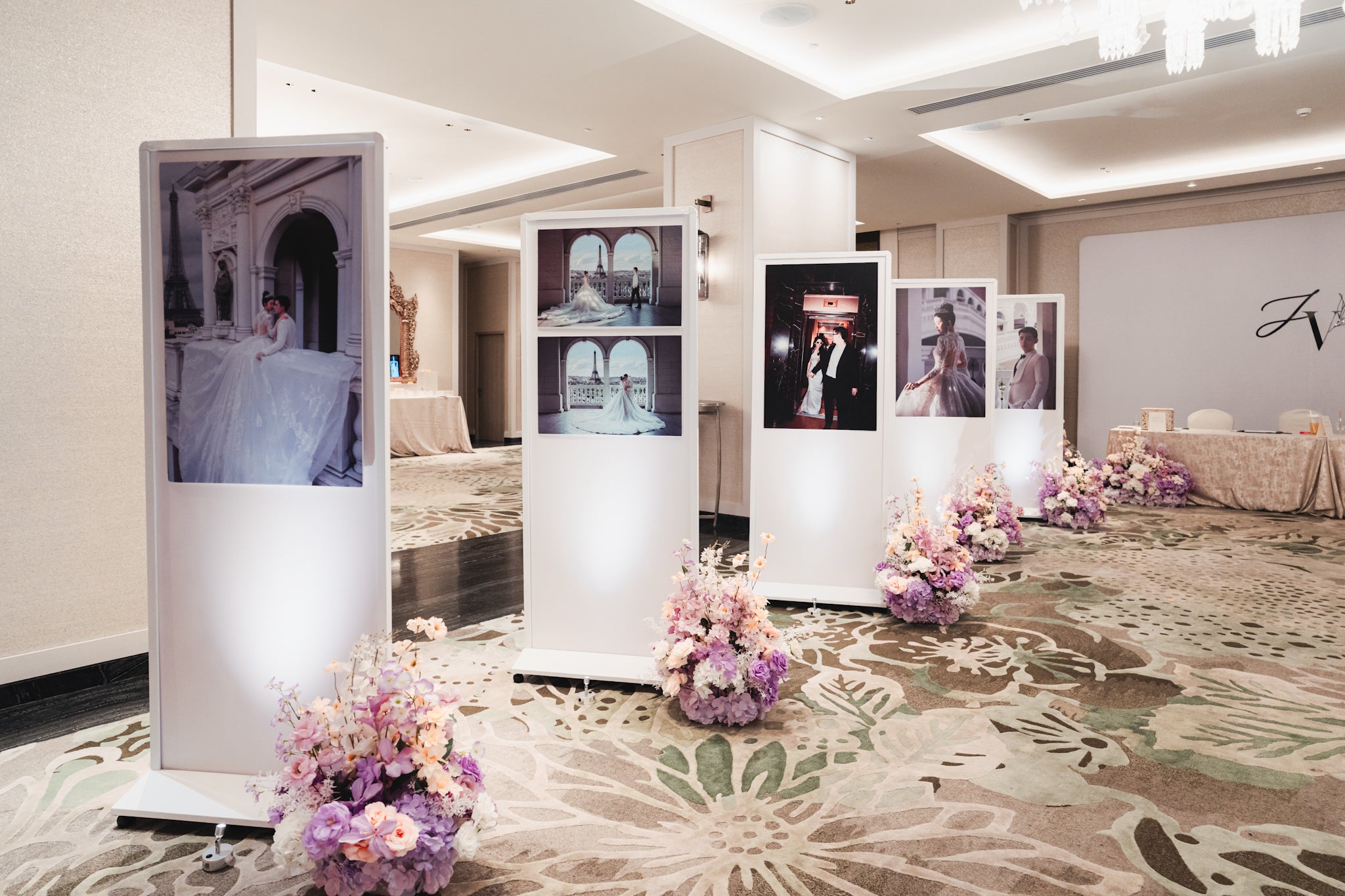 Modern Exhibition Photo Gallery